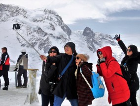 足球与冰淇淋的奇妙之旅-